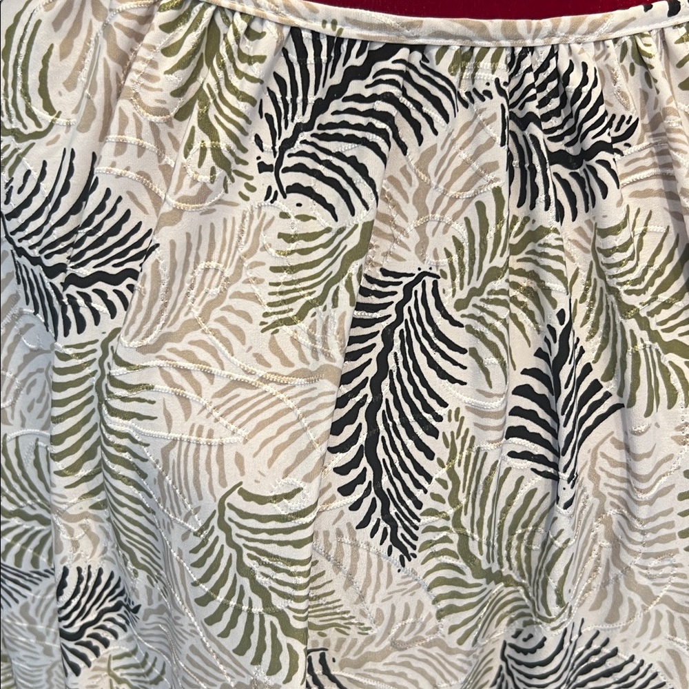 #149. 🪷leaf Print Blouse. Amana 2x - Picture 6 of 9